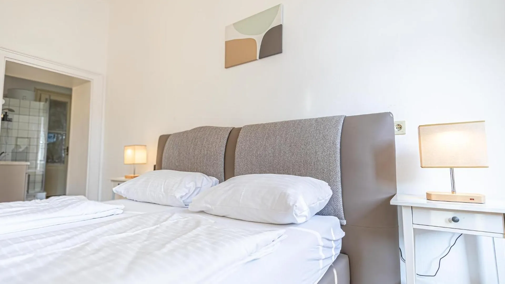 8 Min Walk To Wiener Stadthalle, Stylish 1Br Apt 0*, Bécs