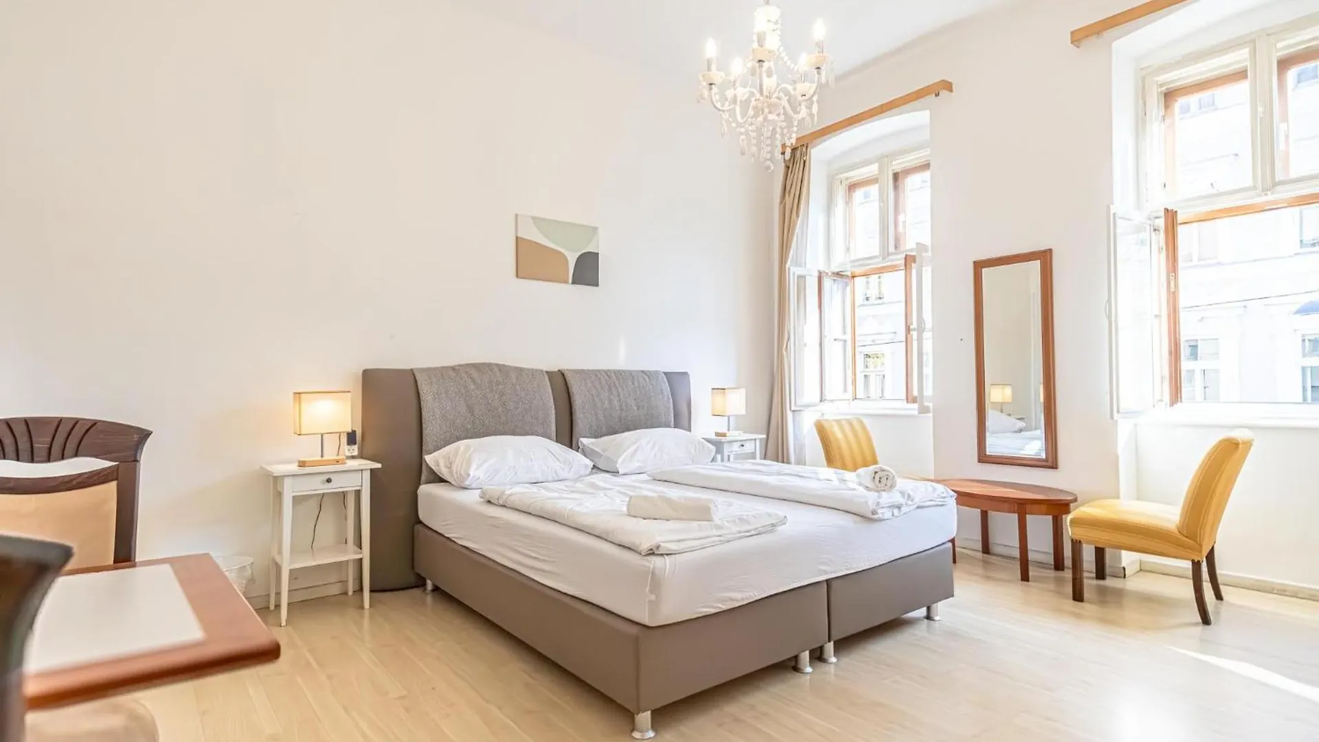 8 Min Walk To Wiener Stadthalle, Stylish 1Br Apt contacts