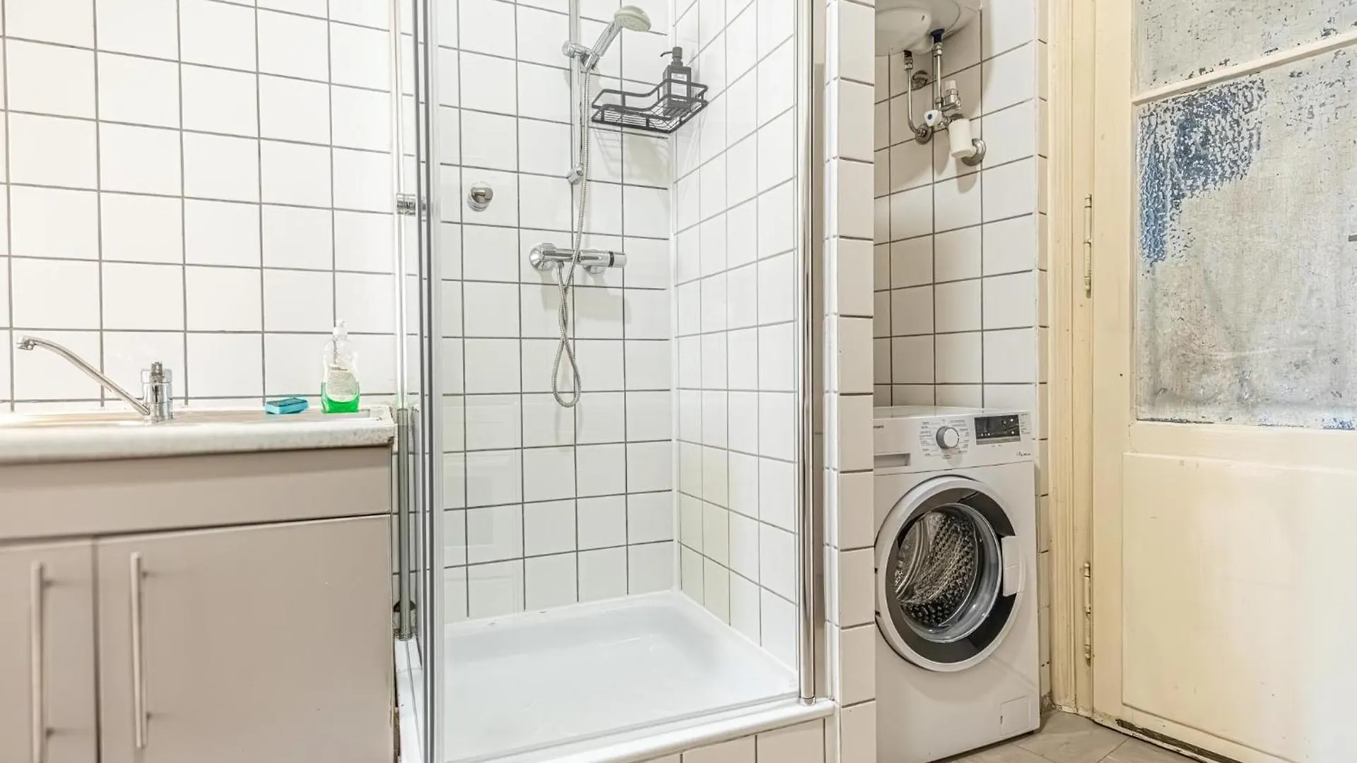 8 Min Walk To Wiener Stadthalle, Stylish 1Br Apt 0*, Vienna