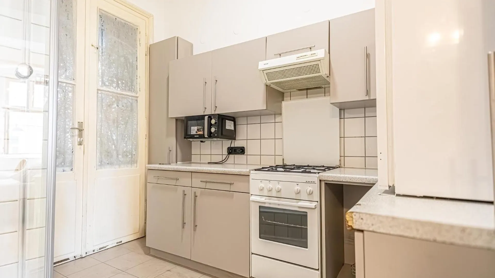 Apartment 8 Min Walk To Wiener Stadthalle, Stylish 1Br Apt