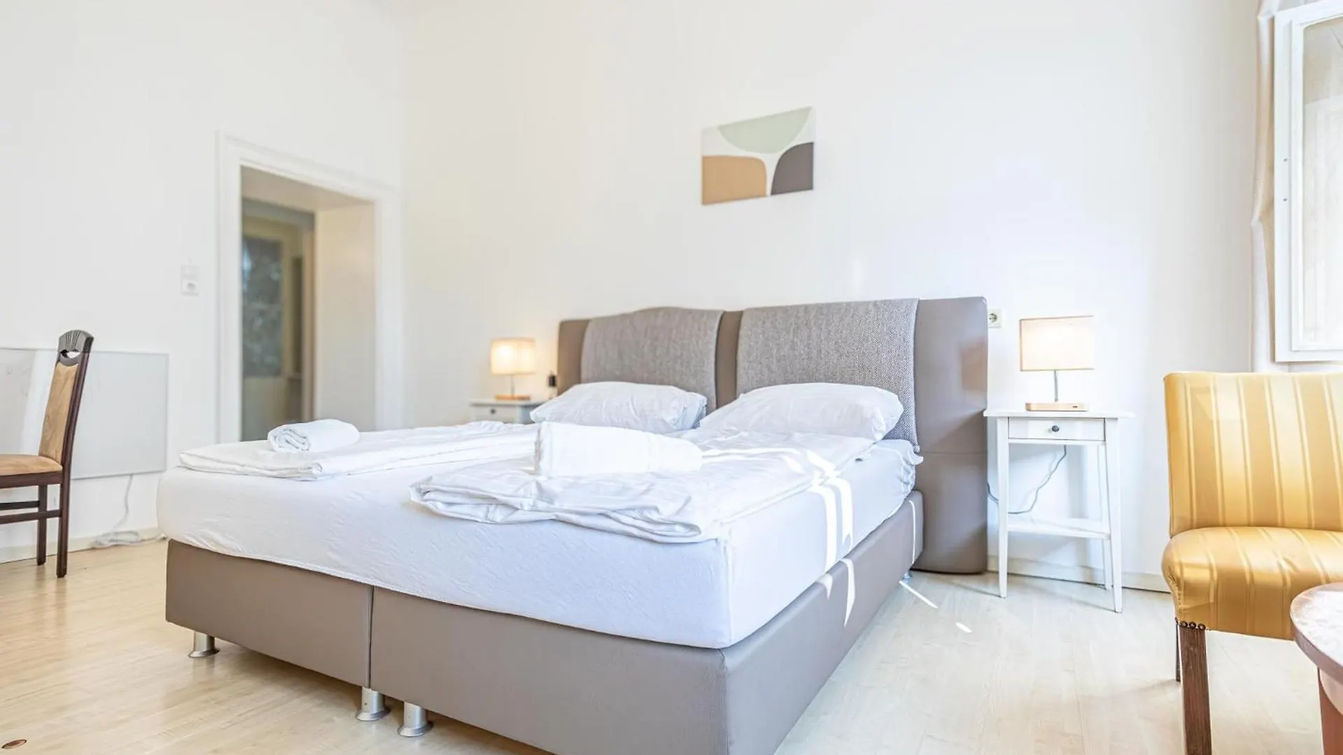 8 Min Walk To Wiener Stadthalle, Stylish 1Br Apt Vienna