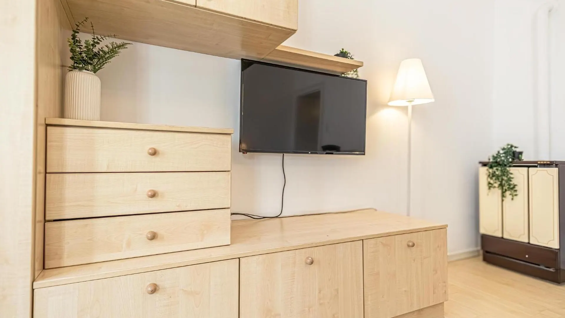 8 Min Walk To Wiener Stadthalle, Stylish 1Br Apt Apartment